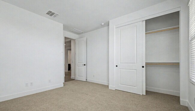 Building Photo - Alovita North 4 bedroom 3 baths