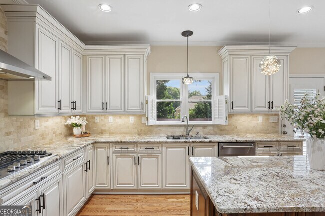 Building Photo - 2059 Sugar Springs Dr