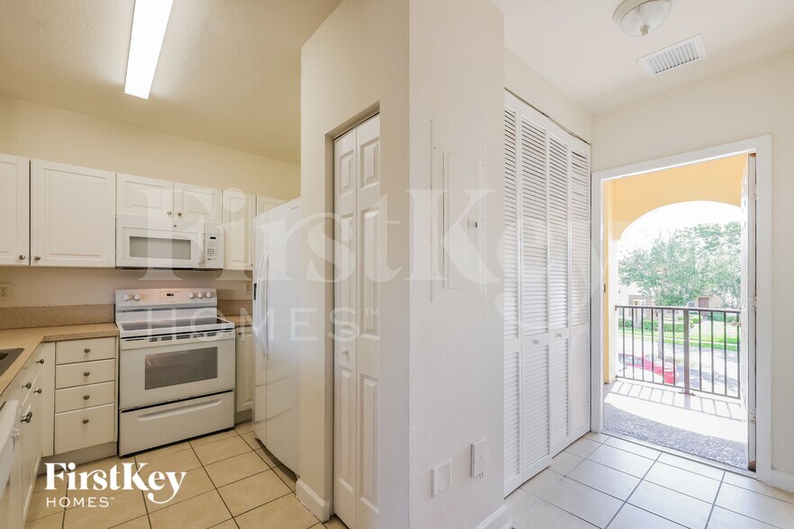 Building Photo - 1490 NE 33rd Rd