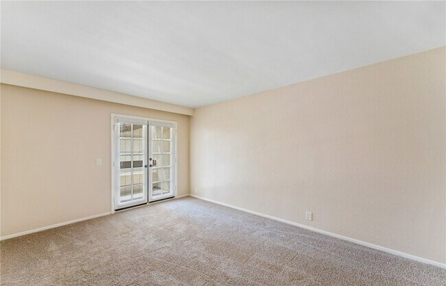 Building Photo - 21372 Brookhurst St