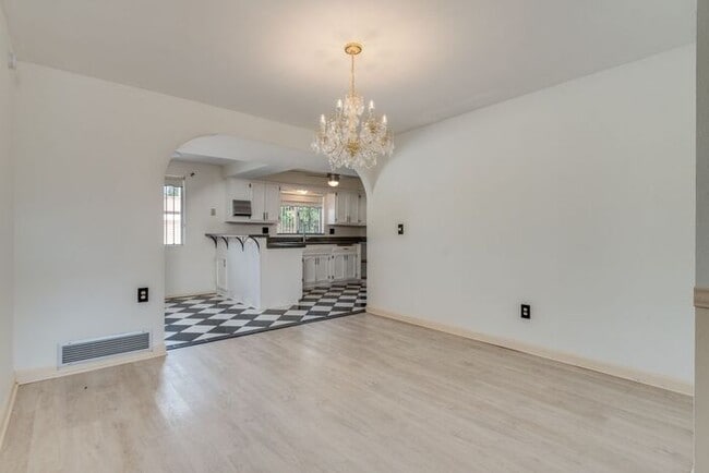 Building Photo - Spacious Tucson Rental Home with Pool & Mo...