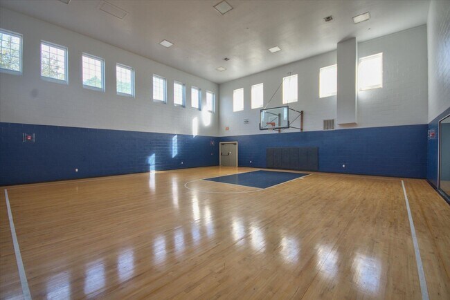 Building Photo - 2801 Chancellorsville Dr