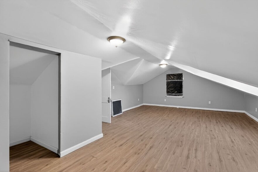 Building Photo - 18626 Dale St