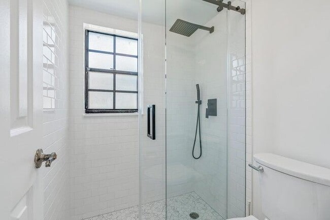 Building Photo - 4245 Oak Terrace Dr