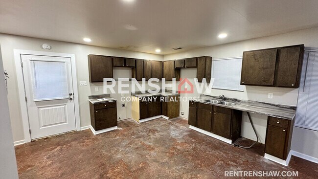 Building Photo - 3017 Chelsea Ave