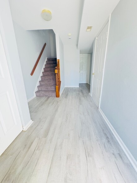 Building Photo - 50 Versailles Ct