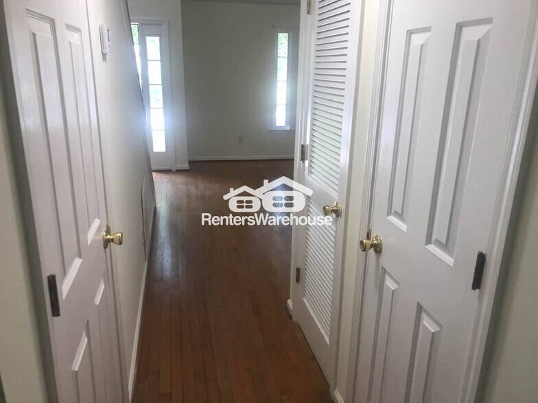Building Photo - 3564 Manchester Dr