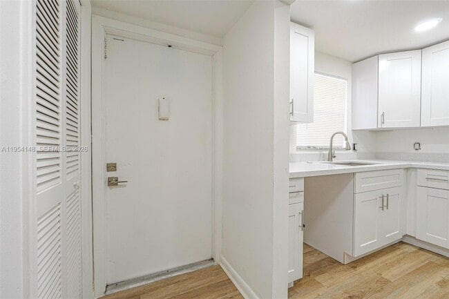 Building Photo - 5100 SW 64th Ave