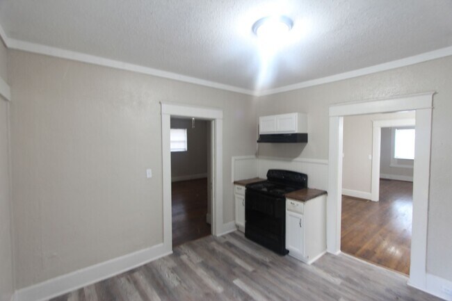 Building Photo - New On The Market and Newly Renovated!! Better Hurry!!