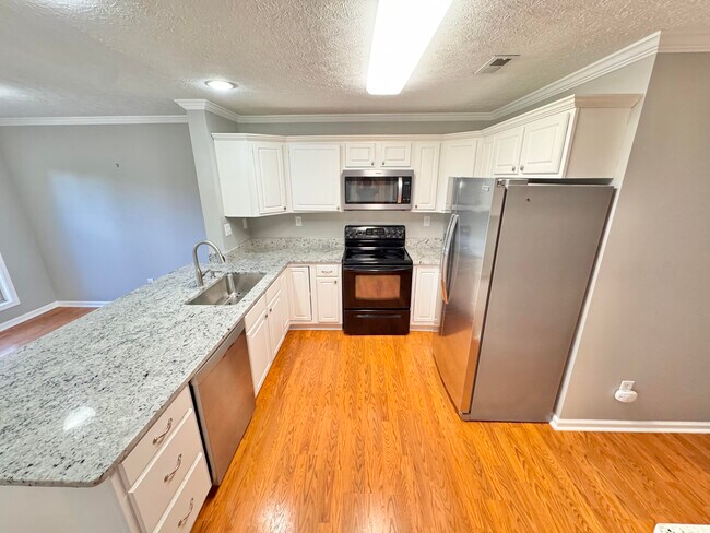 Building Photo - 580 Wellington Gardens Dr