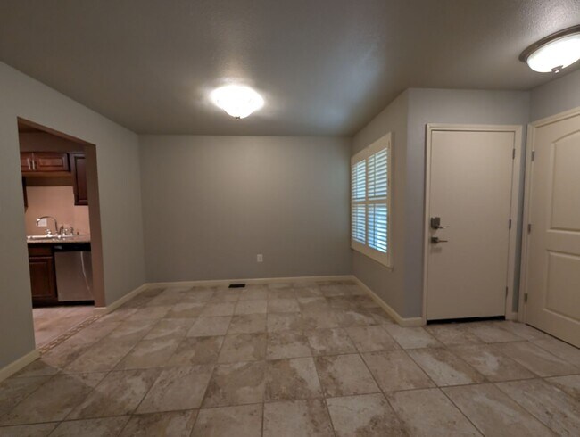 Building Photo - 2/2 Condo on Lake McQueeny / Waterfront Condos / Boat Slip / Fridge, Washer, Dryer Included / Com...