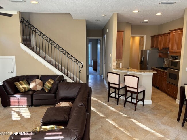 Building Photo - 1962 N Loop Pkwy