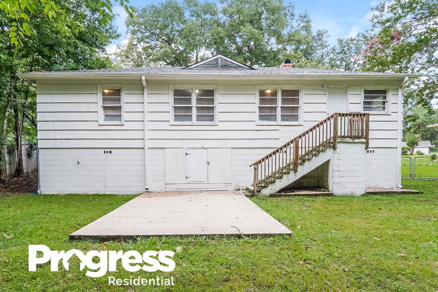 Building Photo - 812 Nelson Dr