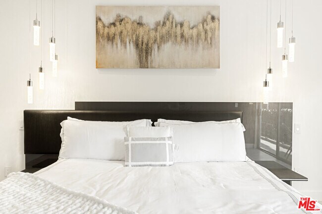 Building Photo - 10630 Wilkins Ave