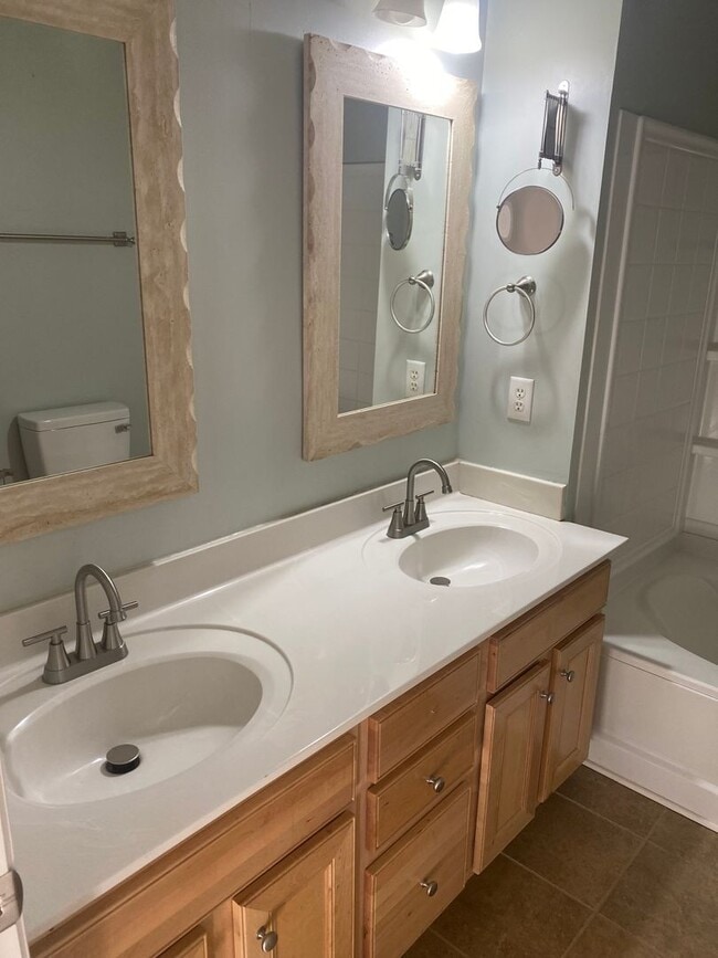 Building Photo - 1505 Walnut View Dr
