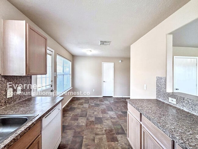 Building Photo - 14903 Sunset Bay Ct
