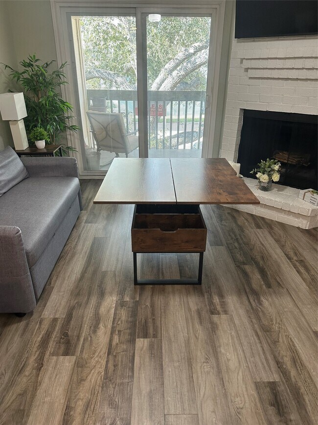 Building Photo - 250 El Dorado Blvd