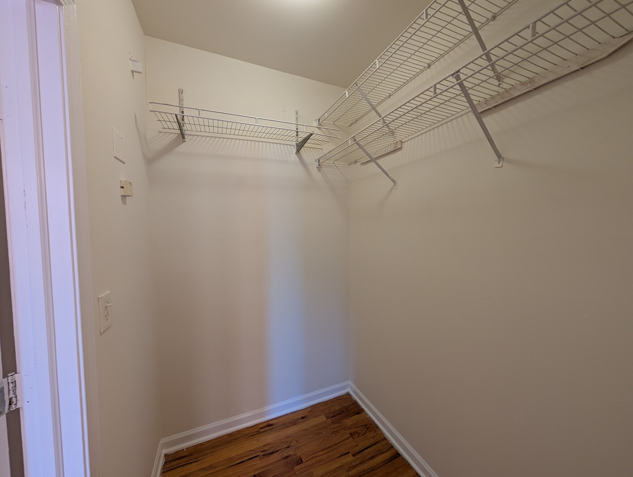 Building Photo - 912 W Dakin St