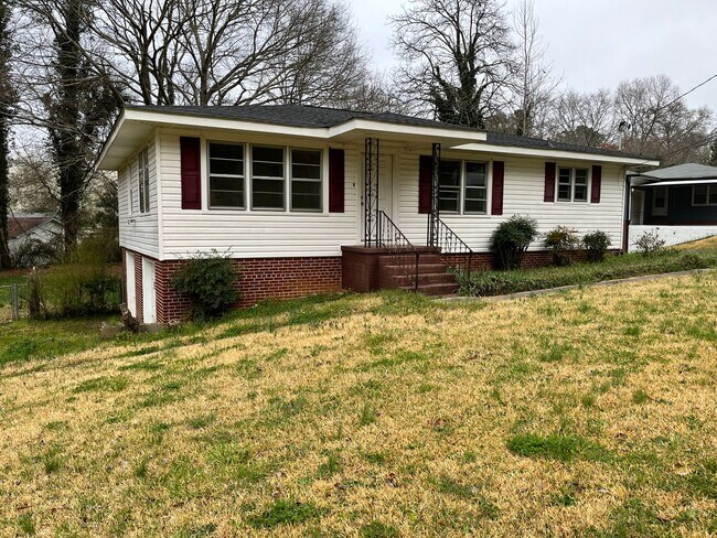 Primary Photo - 3 Bedrooms, 1.5 Bathroom - Home in Sherwood Forest!