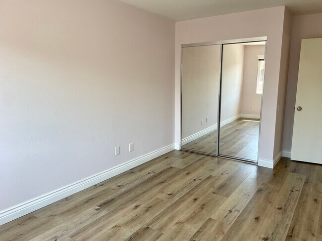 Building Photo - 5470 Baltimore Dr
