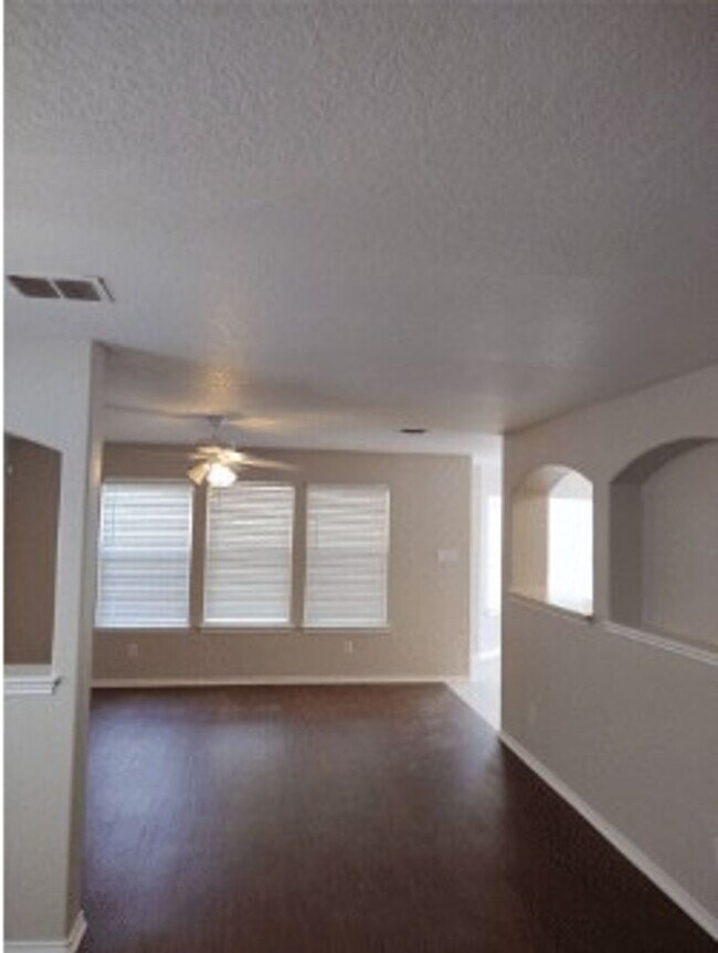 Building Photo - Spacious Two-Story Home in Prime Laurel Ca...