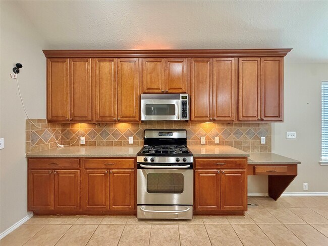 Building Photo - 5511 Baldwin Elm St