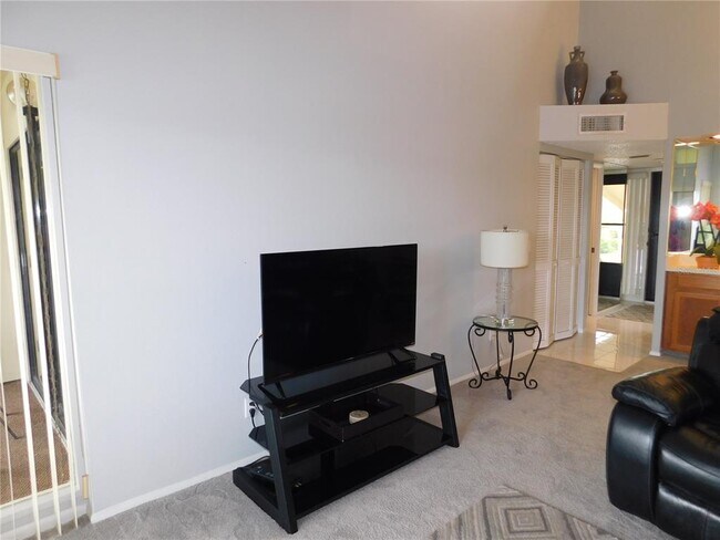 Building Photo - 270 Woodlake Wynde