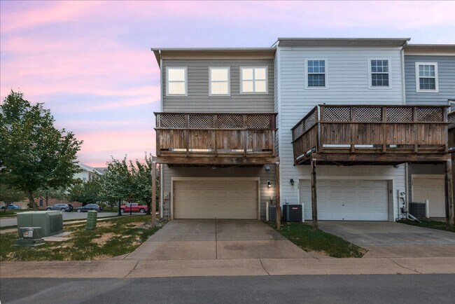 Building Photo - Modern Comfort Meets Convenience, Close to...
