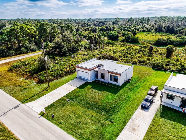 Building Photo - 679 Windermere Dr