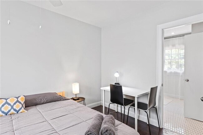 Building Photo - 1257 Briar Hills Dr NE