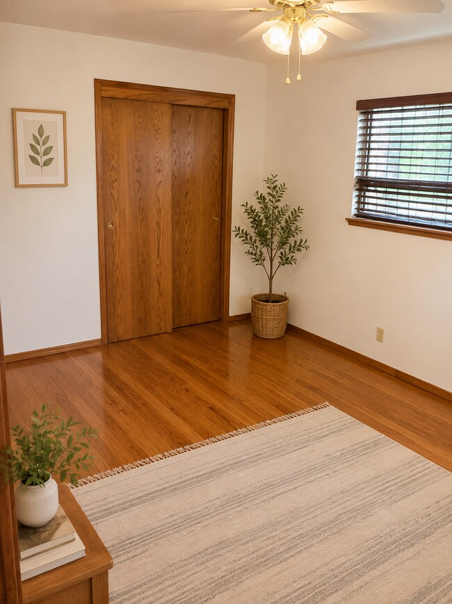 Building Photo - 1148 E San Madele Ave