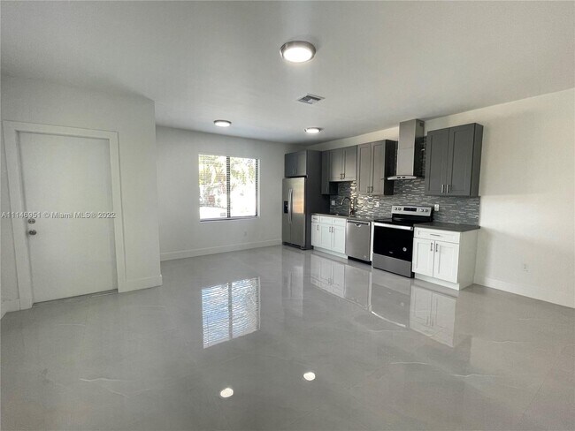 Building Photo - 3096 NW 27th St