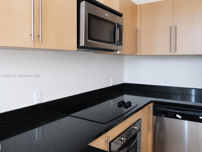 Building Photo - 300 S Biscayne Blvd