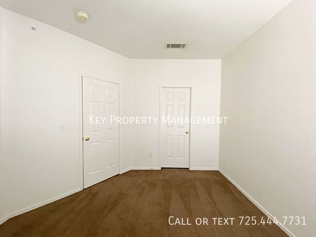 Building Photo - 2 BED 2 BATH UPSTAIRS CONDO  WITH 1 CAR GA...