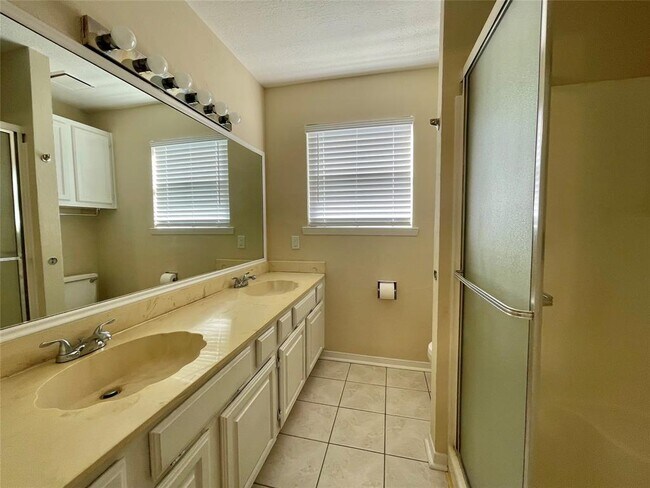 Building Photo - 15307 Pebble Lake Dr