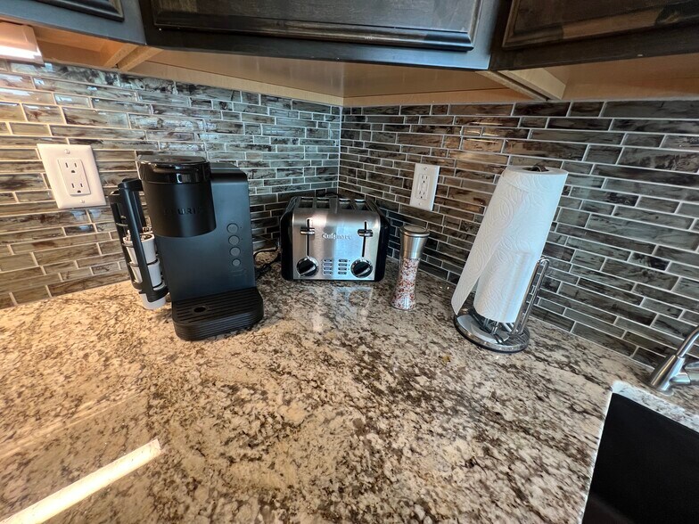 NEW COFFEE KURIG & TOASTER-TOASTER - 777 Harrah Way