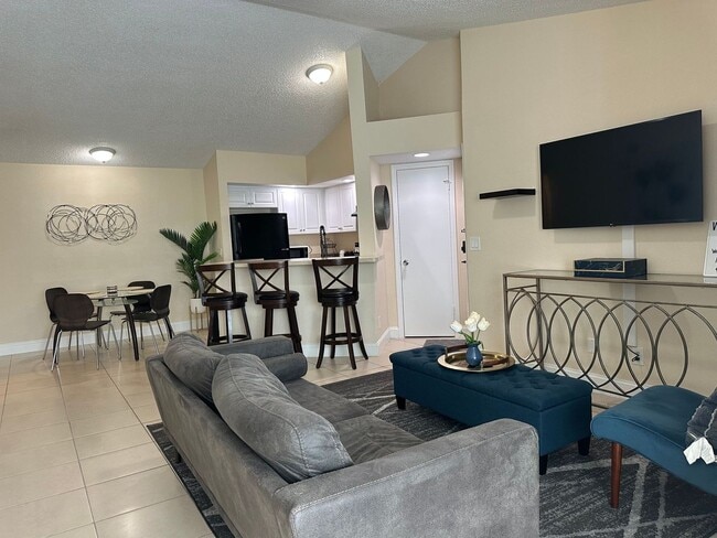 Building Photo - 2/2 Fully Furnished Condo in Orlando