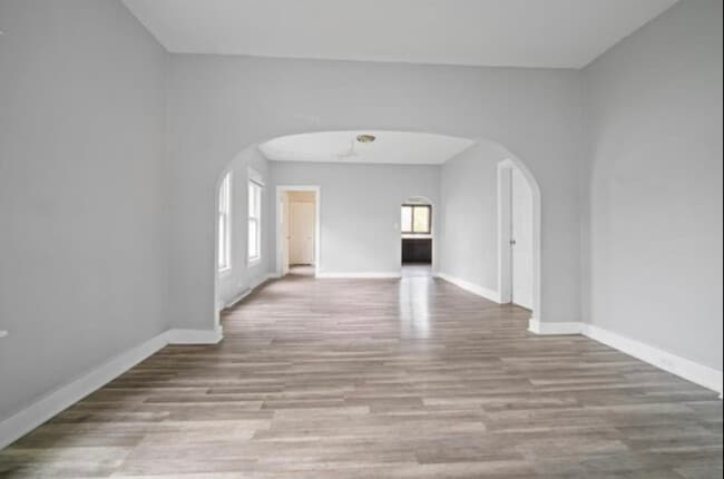 Building Photo - 803 W Grove St