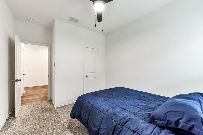 Building Photo - 3041 Emerald Ocean Dr