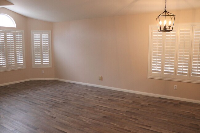 Building Photo - AVAILABLE NOW! SINGLE STORY HOME IN SOUGHT...