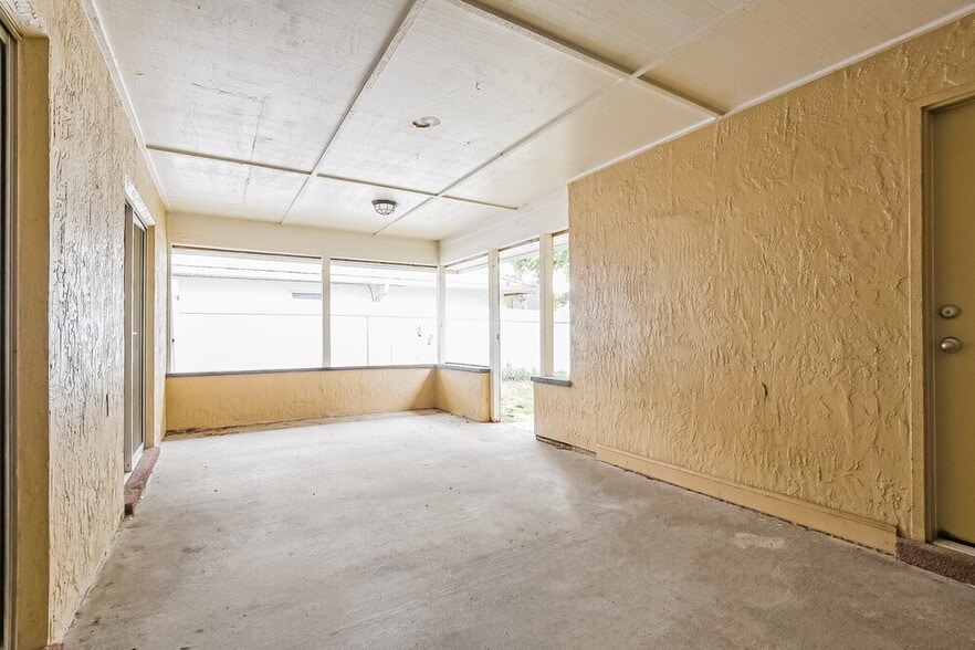 Building Photo - 264 Daisy Estates Dr