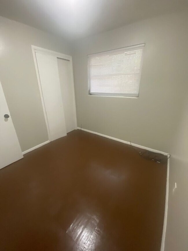 Building Photo - 3 Bed 1 Bath Home | Pet Friendly | Large F...