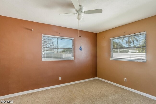 Building Photo - 806 N Entrada Dr