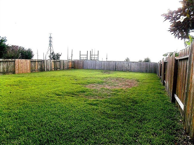 Building Photo - 6130 Carver Pines Dr