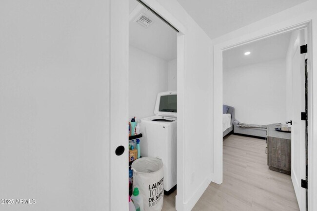 Building Photo - 3034 N 39th St