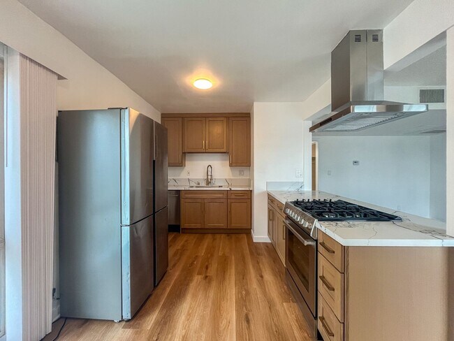Interior Photo - 3315 W 104th St