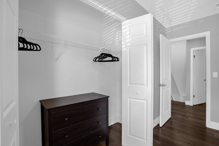 Building Photo - 13930 Heritage Club Dr
