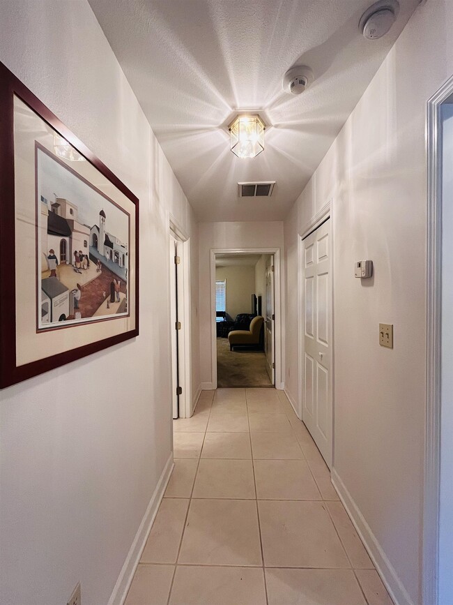 Building Photo - 1000 Cherry Laurel St