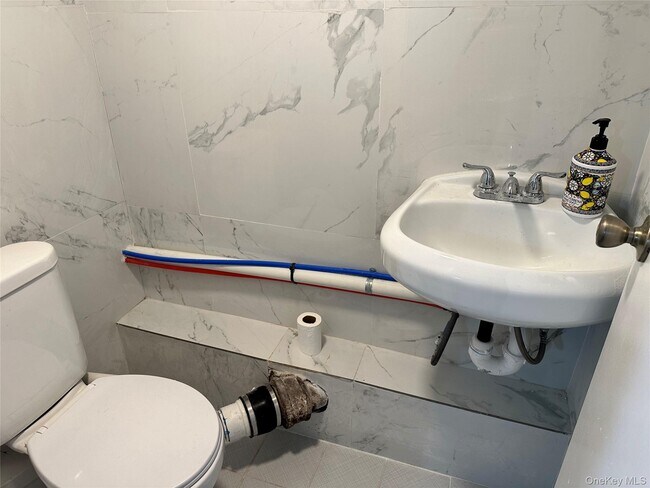 Building Photo - 245 Glenhill Ave