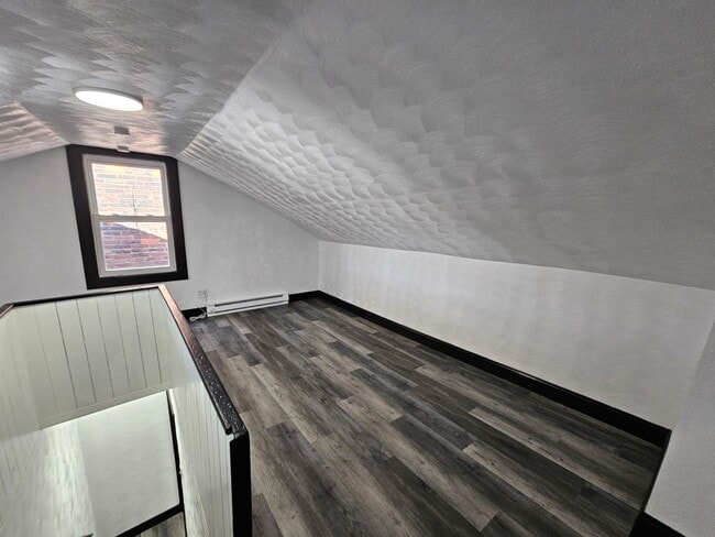 Building Photo - Fully Updated 3 bedroom 1 bath house for r...